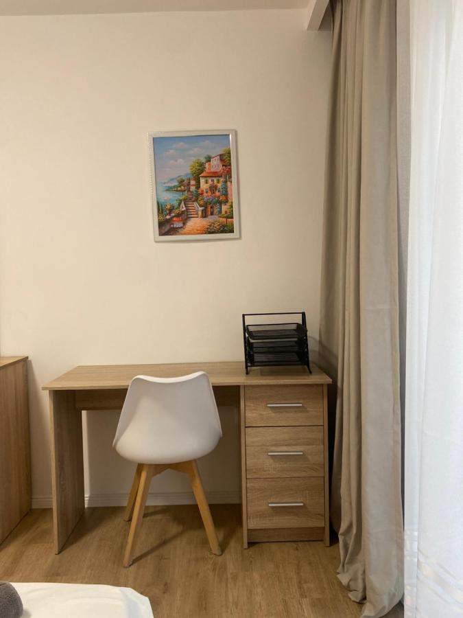 Central Welcoming Apartment In ติรานา ภายนอก รูปภาพ