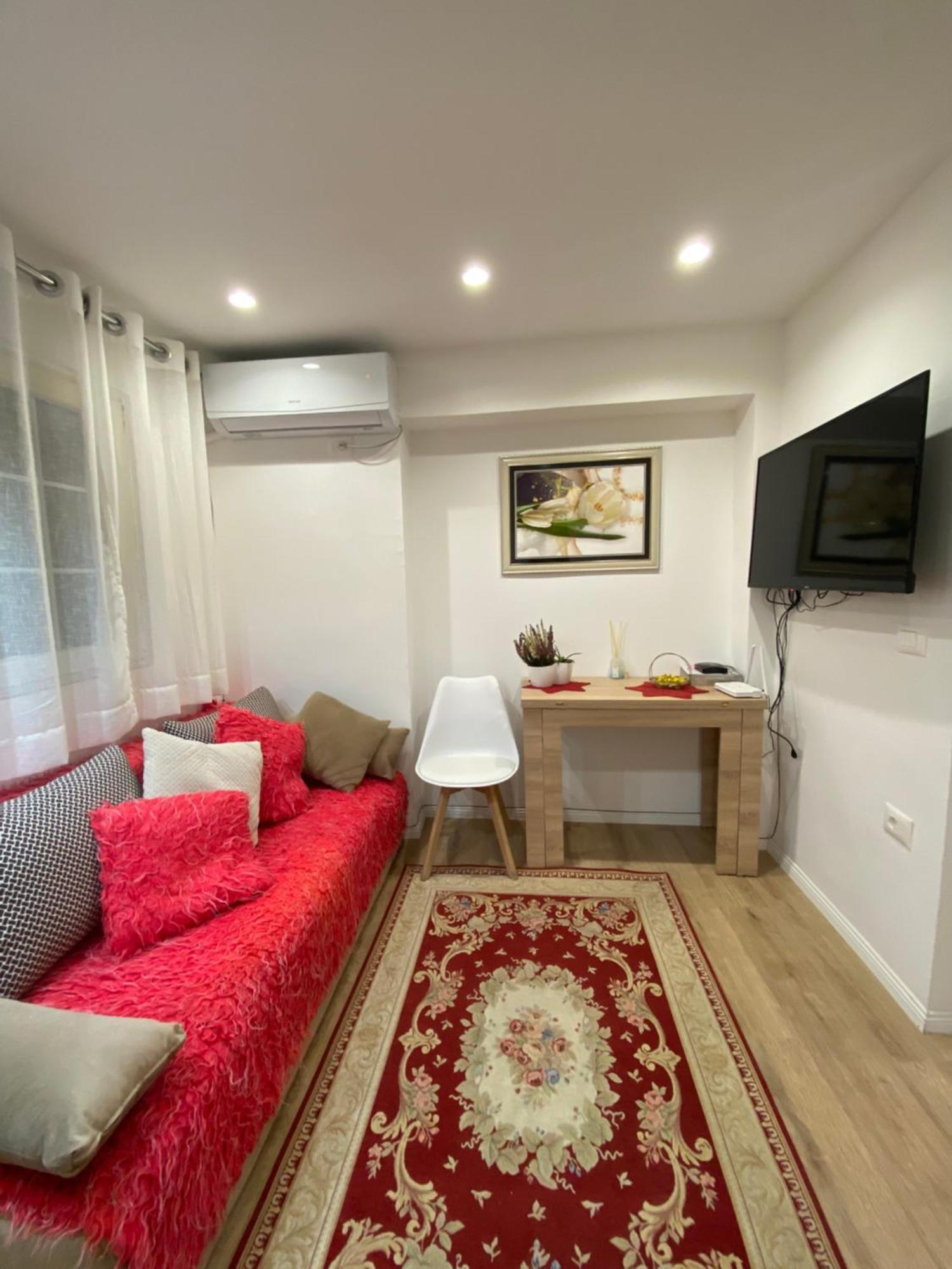 Central Welcoming Apartment In ติรานา ภายนอก รูปภาพ