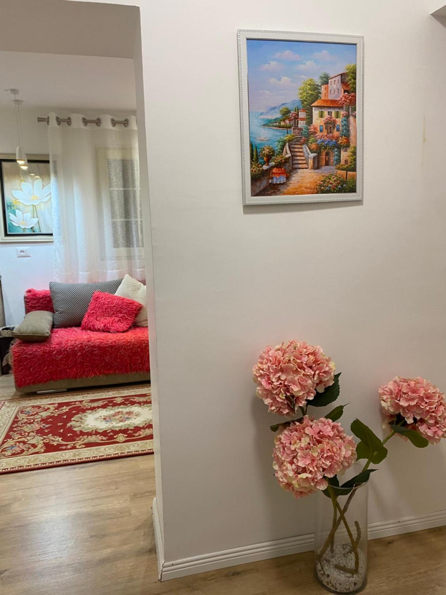 Central Welcoming Apartment In ติรานา ภายนอก รูปภาพ
