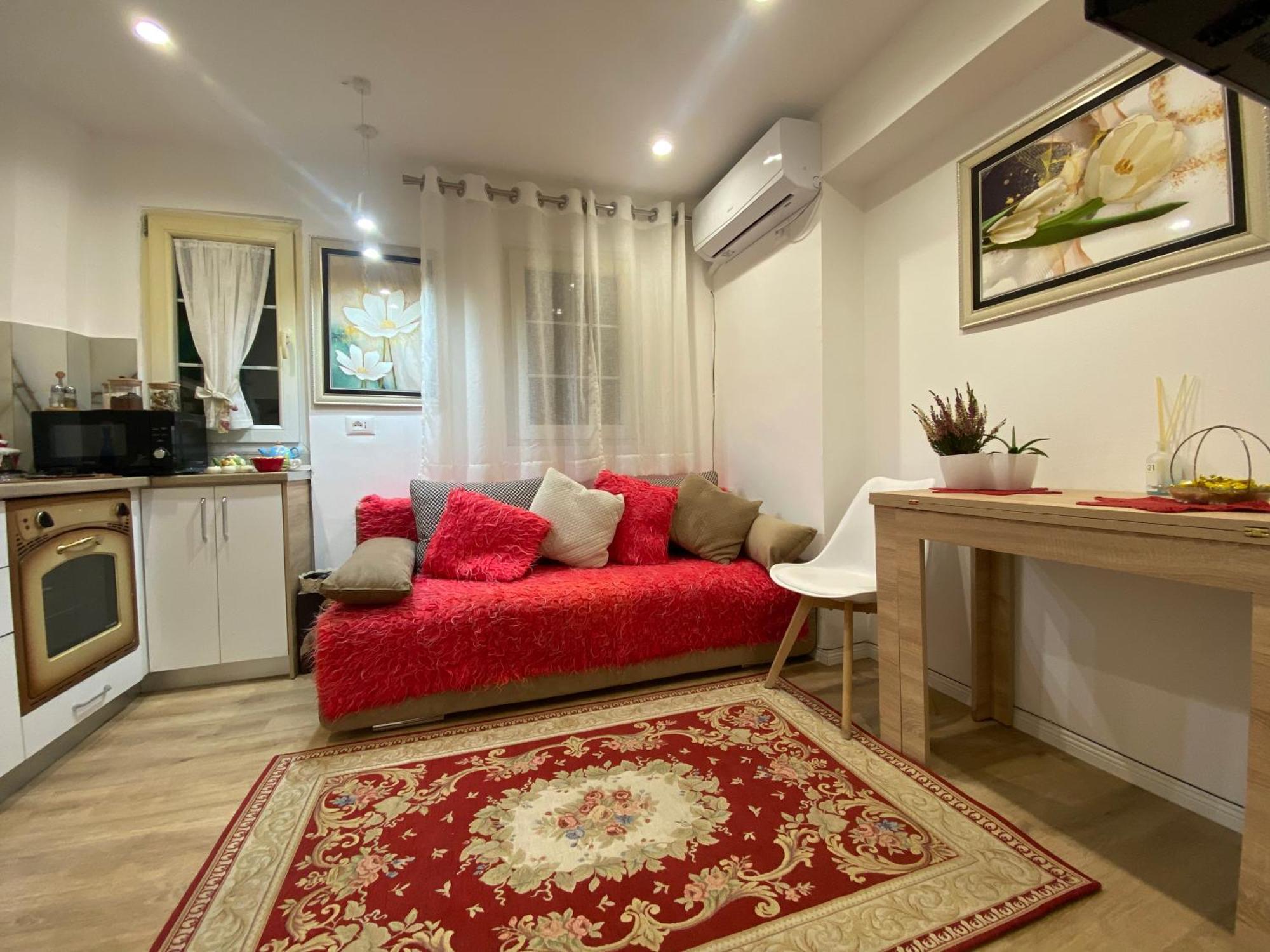 Central Welcoming Apartment In ติรานา ภายนอก รูปภาพ