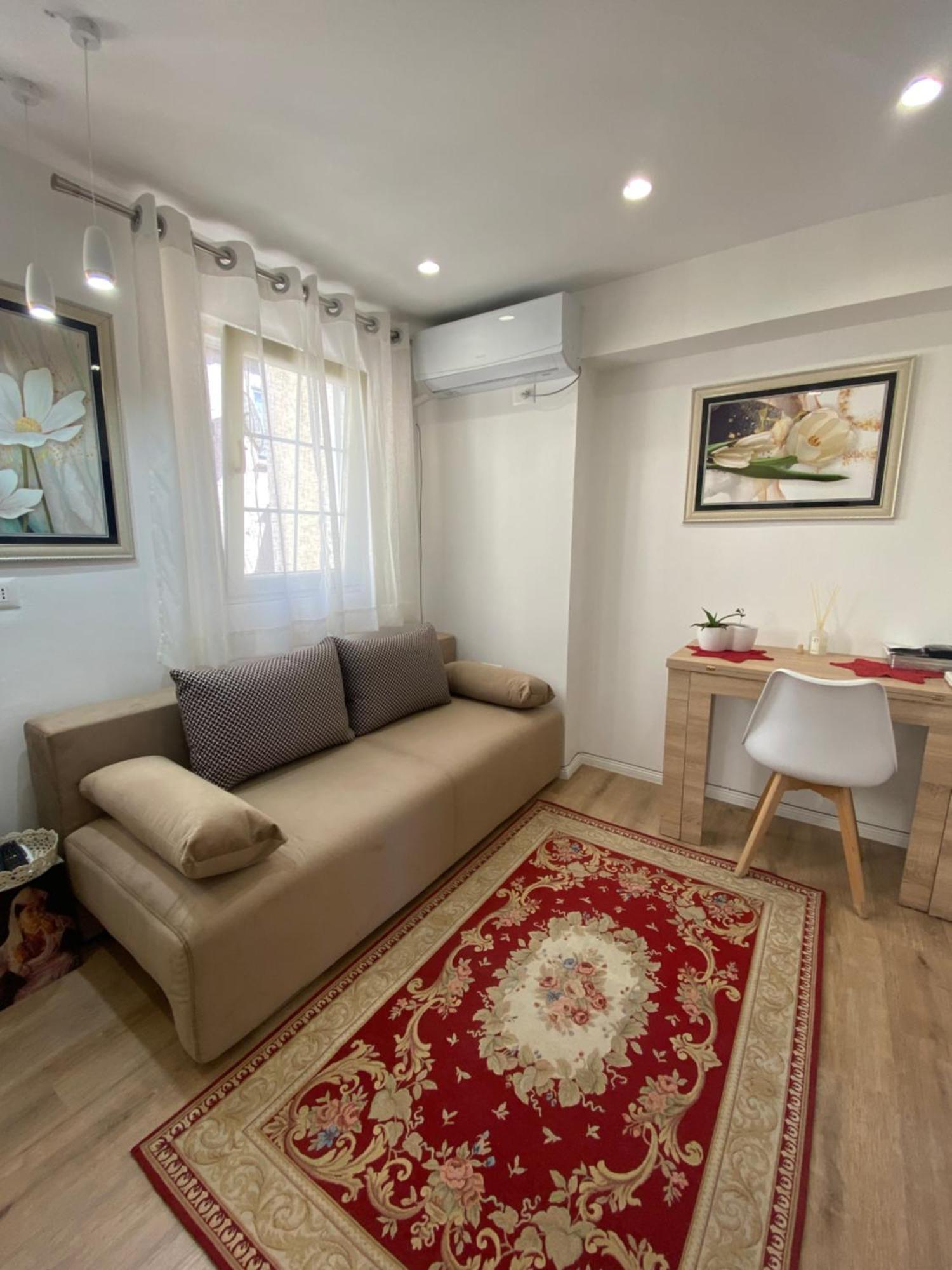 Central Welcoming Apartment In ติรานา ภายนอก รูปภาพ